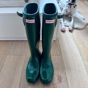 HUNTER green gloss tall rain boots size 10